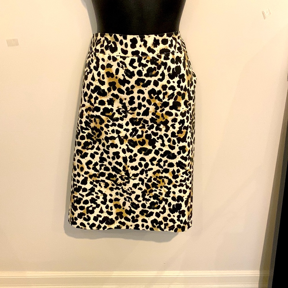 Jessica animal print tapered skirt NWOT Size 12, fully lined 🟢